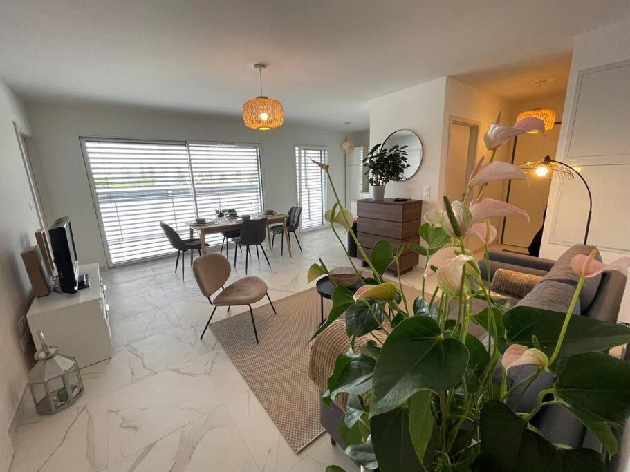 Magnifique Appartement A La Frontiere Suisse แซ็ง-ลุยส์ ภายนอก รูปภาพ